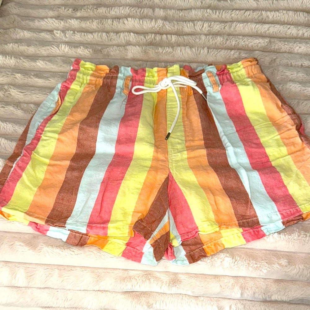 GAP Shorts Vibrant Style